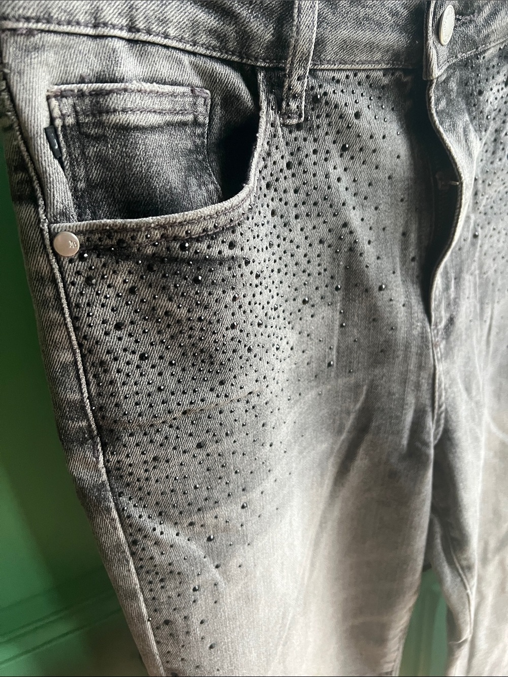 Judy Blue Gray Washed Straight Jeans with Stud Accents Size 11/30 - Picture 3 of 5